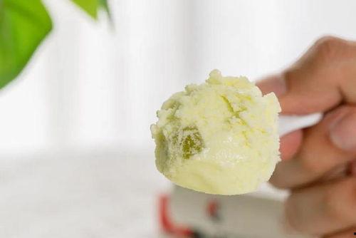 吃瓜吃冰淇淋,吃瓜吃冰淇淋，畅享清凉一夏