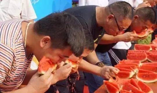 三瓜公社吃瓜群众,吃瓜群众的欢乐盛宴